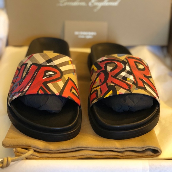 LIMITED EDITION! 2018 BURBERRY CHECK SLIDES - Picture 3 of 5
